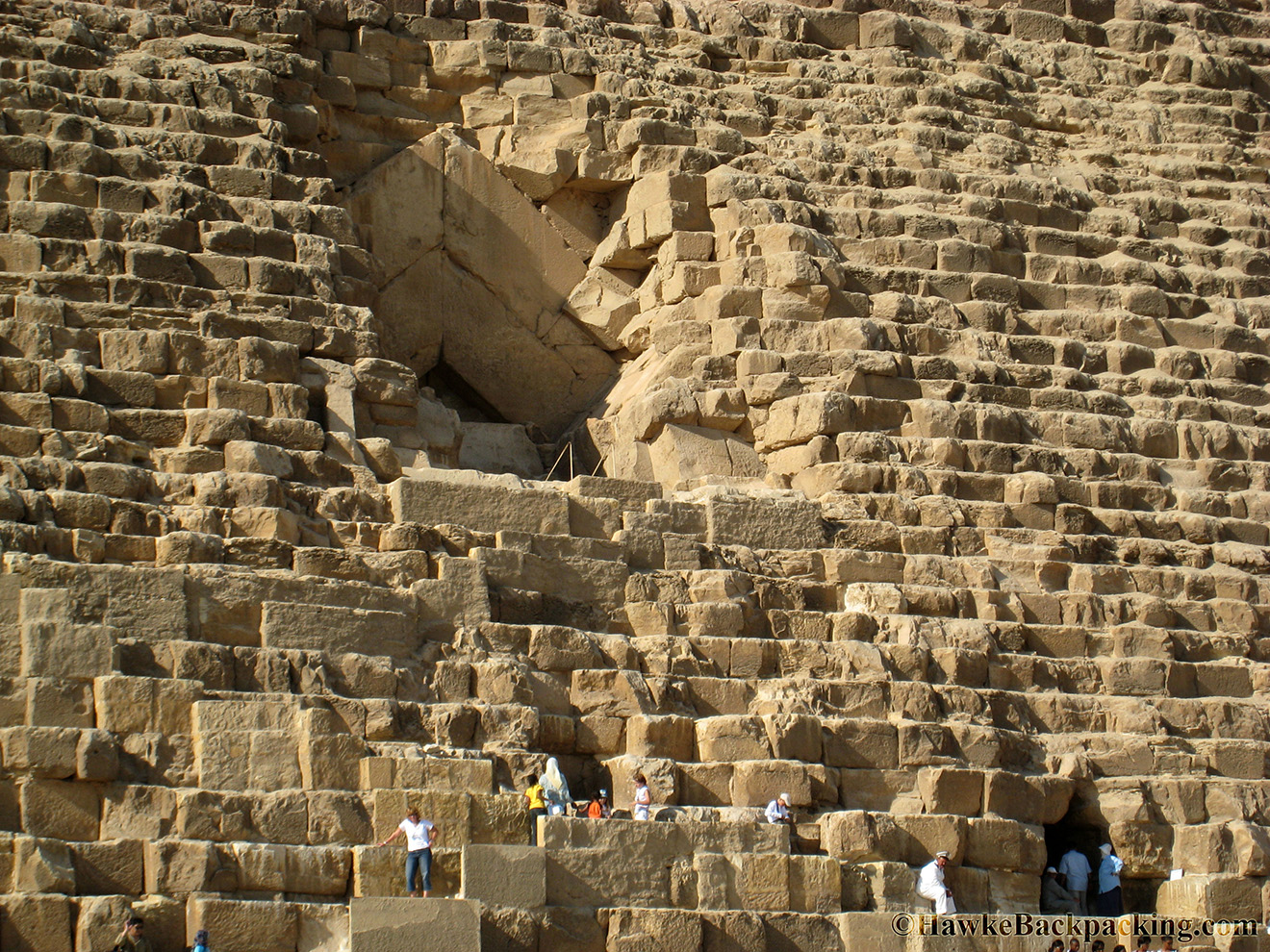 Разрушило пирамиду. Пирамида Хефрена верхушка. Пирамида Хеопса. Египет пирамида Хеопса вблизи. Пирамида Хеопса с облицовкой.